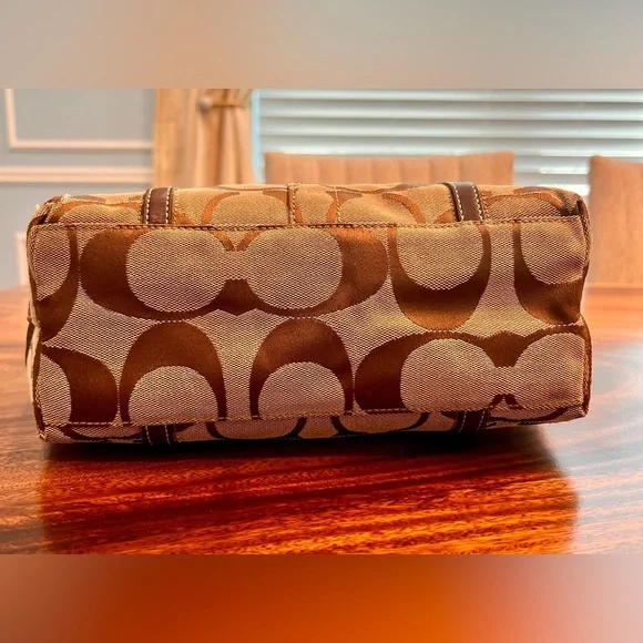 Coach Women's Tan and Brown Signature Tote Bag Purse With Hangtag Stunning - Picture 5 of 15